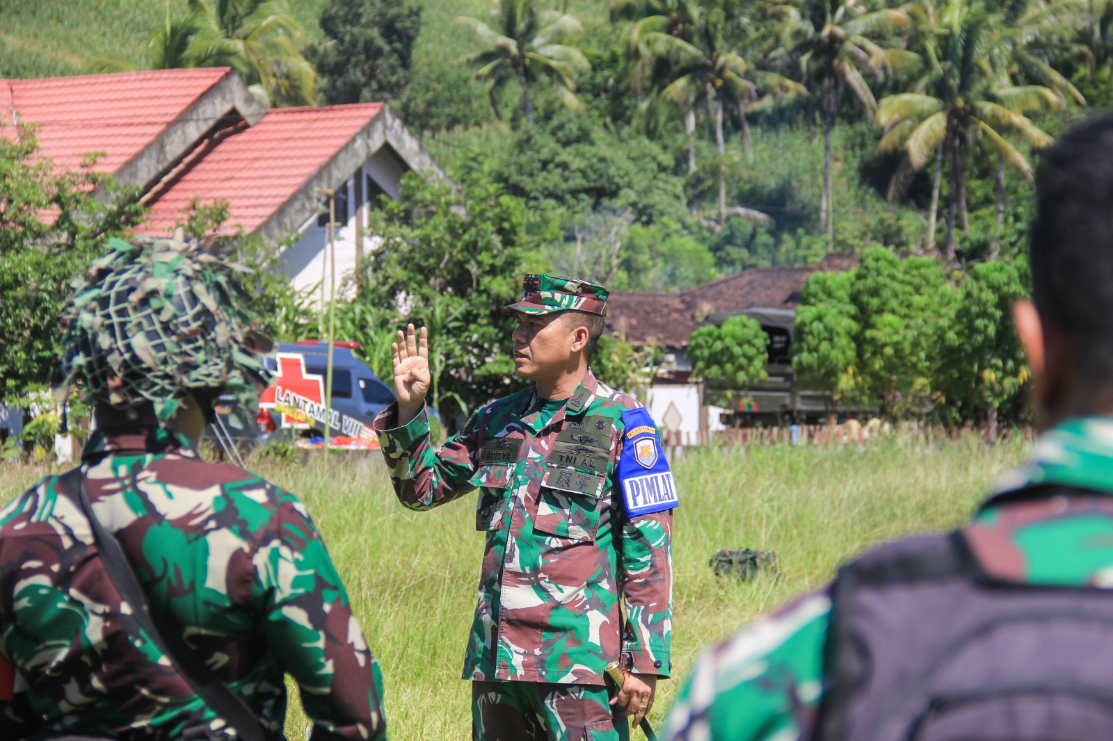 Danyonmarhanlan VIII Bitung, Letkol Marinir Aditya Indarto, S.E., M.Tr.Opsla saat memberikan arahan ke Prajuritnya