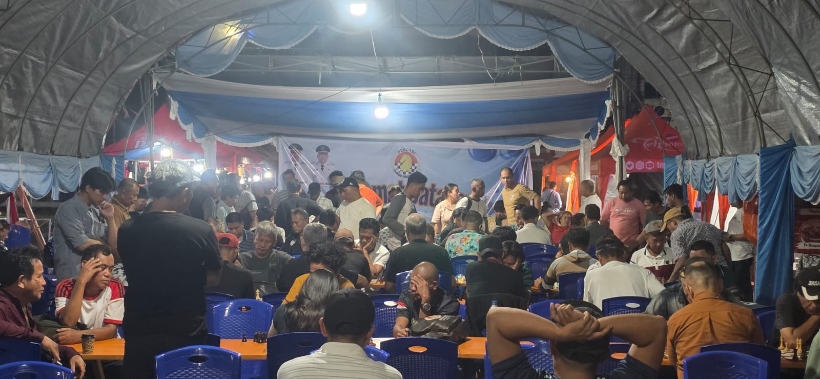 Antusias masyarakat luar biasa.
Ada 96 peserta yang ikut berkompetisi hari ini, mulai dari pemula hingga pemain berpengalaman