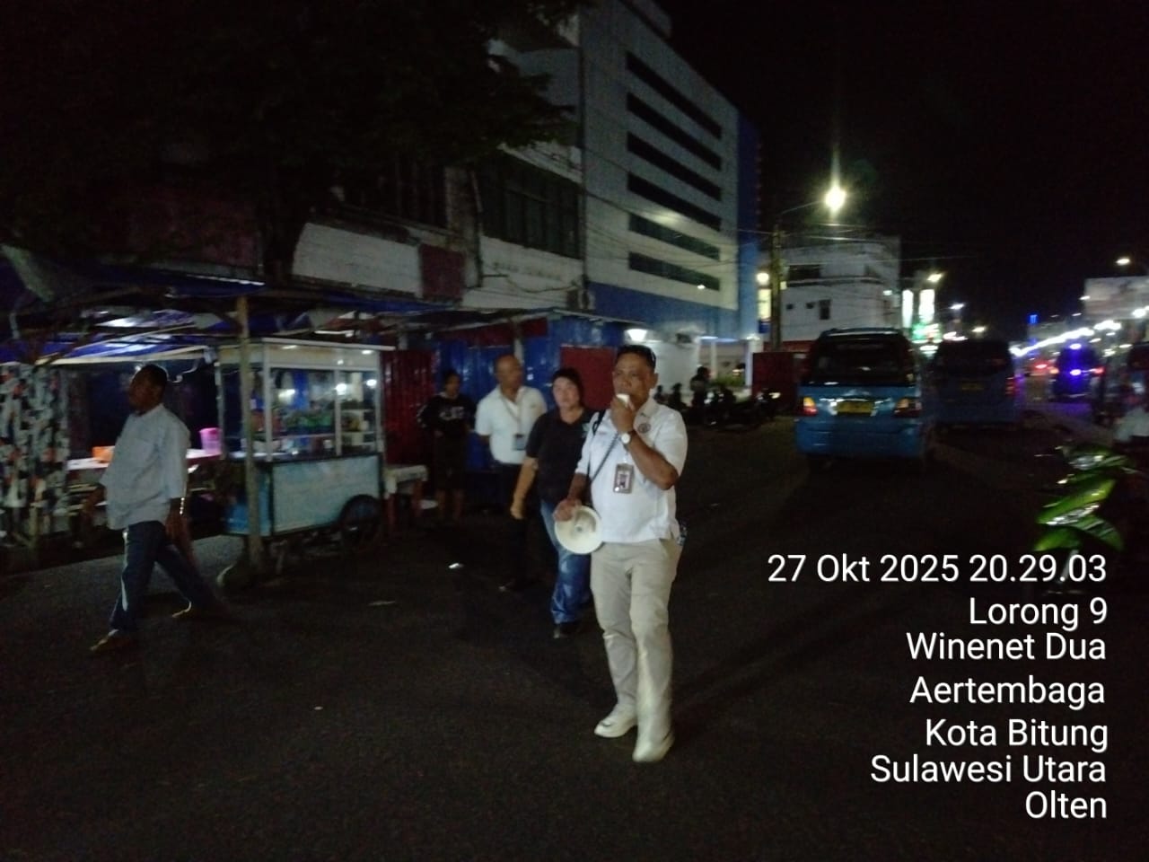 IMG-20251028-WA0003 Kanit Pasar cita Kota Bitung Perumda Pasar Kota Bitung Nurdin Bandu Pimpinan langsung Sosialisasi Bagi Pedagang Pusat Kota untuk Masuk ke Pasar Cita. Senin, 27/10. Malam