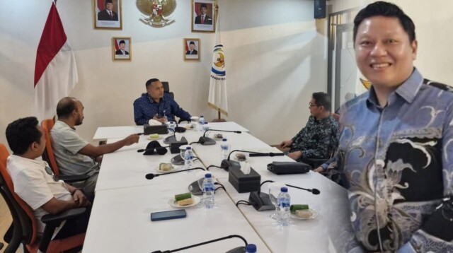 IMG-20251031-WA0056(2) Ronald Gunawan Kansil, SH, bersama Wali Kota Bitung, Hengky Honandar, SE, saat audiensi bersama Dedi Irawan, S.P., M.Si., di Kantor Kementerian Kelautan dan Perikanan (KKP) RI.