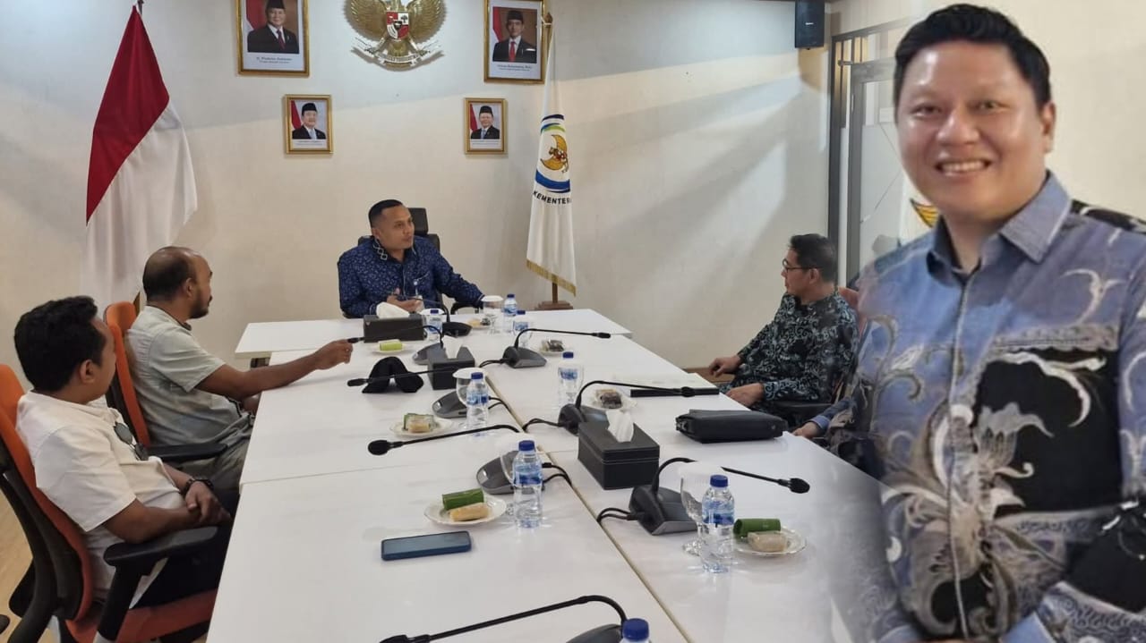 IMG-20251031-WA0056(2) Ronald Gunawan Kansil, SH, bersama Wali Kota Bitung, Hengky Honandar, SE, saat audiensi bersama Dedi Irawan, S.P., M.Si., di Kantor Kementerian Kelautan dan Perikanan (KKP) RI.