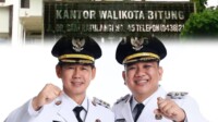 Wali Kota Hengky Honandar dan Wakil Wali Kota Randito Maringka, Pemkot Bitung berkomitmen membangun tata kelola kepegawaian yang profesional, transparan, dan berbasis kinerja.