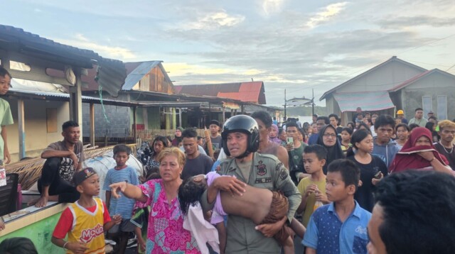 Suasana di Pantai Candi kelurahan Bitung barat satu, Kecamatan Maesa mendadak panik pada Kamis sore sekitar pukul 15.30 WIB,
