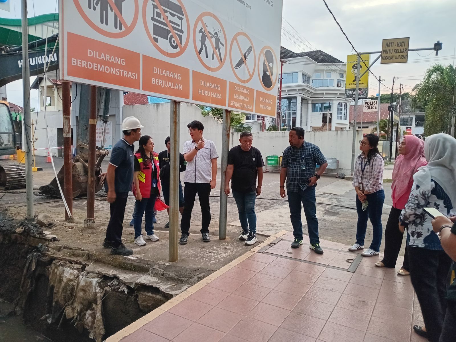 PT Pelabuhan Indonesia (Persero) Regional 4 Bitung terus menunjukkan komitmennya terhadap kelestarian lingkungan dan kebersihan wilayah pelabuhan.