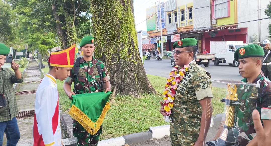 Kedatangan Dandim 1310/Bitung, Letkol Czi Hanif Tupen, S.T., M.I.P., disambut meriah pada Senin (17/11/2025)