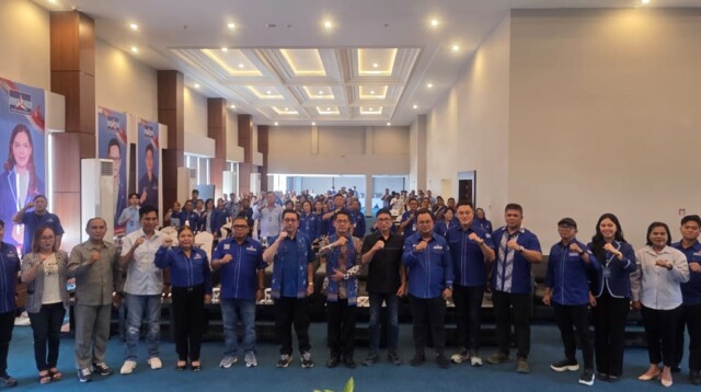 Wali Kota Bitung, Hengky Honandar SE, menghadiri Rapat Kerja Cabang (Rakercab)