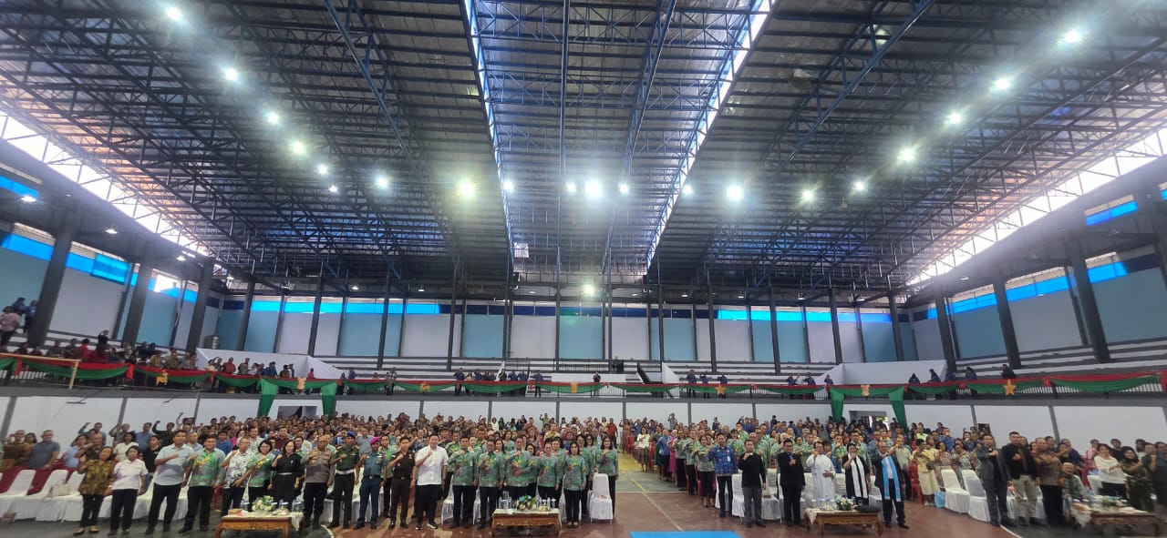 Foto: Pelaksanaan Ibadah Oikumene dan Perayaan Natal 2025 yang dipusatkan di Gedung Olahraga Manembo-nembo Tengah, Kecamatan Matuari.