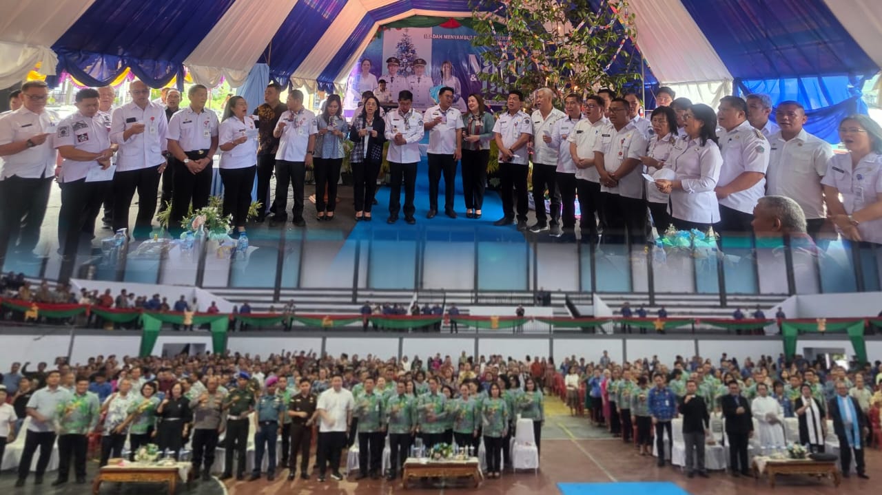 Foto: Perayaan yang berlangsung pada Senin (1/12) di GOR Manembo-nembo Tengah, Kecamatan Matuari (gbr atas) dan berlanjut pada hari ini, Rabu (3/12) di Boulevard Papusungan Lembeh Selatan (gbr bawah)