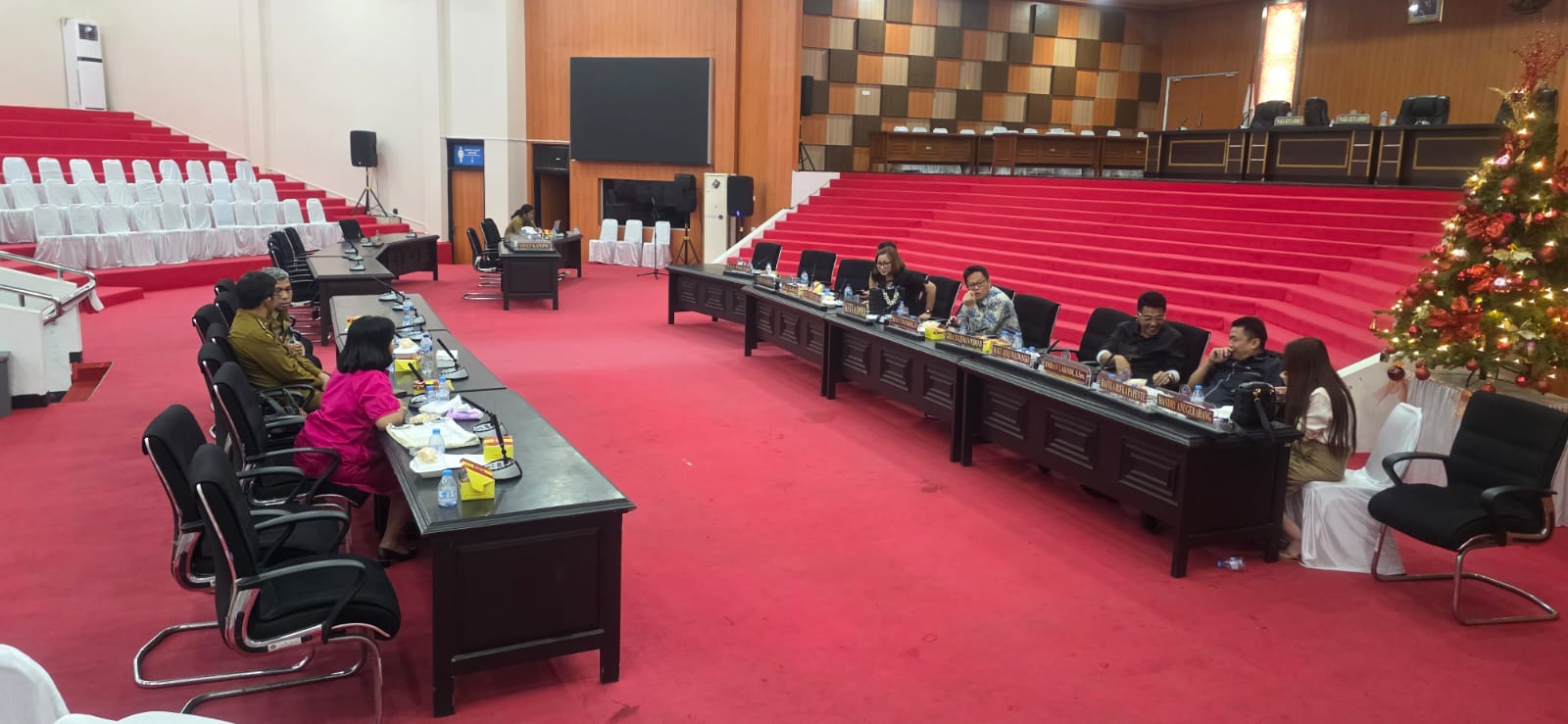 Rapat lintas komisi DPRD Bitung untuk mengawasi pembangunan laboratorium kesehatan masyarakat.
