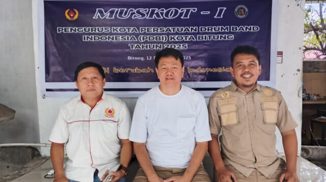 Terry Pandoh (Kanan) , Paulus Denny Liemitang (Tengah), Sofian Latif (Kiri)