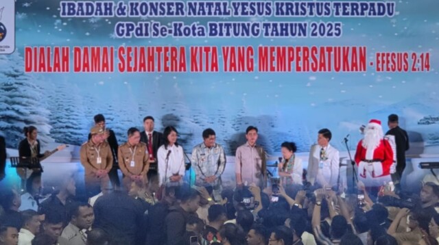 Wakil Presiden Republik Indonesia, Gibran Rakabuming Raka, menghadiri Ibadah dan Konser Natal Yesus Kristus Terpadu GPdi se-Kota Bitung Tahun 2025 yang berlangsung di GOR Dua Sudara.