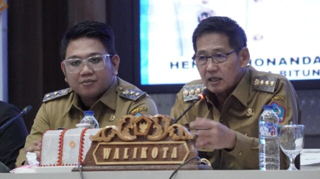 Wali Kota Bitung, Hengky Honandar, SE, bersama Wakil Wali Kota Bitung, Randito Maringka, S.Sos,