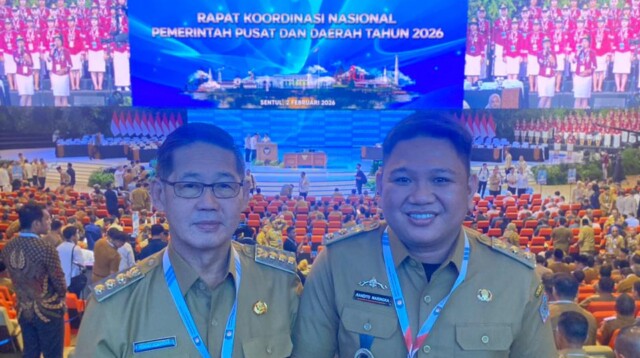 Wali Kota Bitung Hengky Honandar SE dan Wakil Wali Kota Randito Maringka S.Sos.