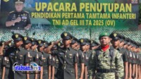 Bertindak selaku Komandan Upacara adalah Dansecata Rindam XIII/Merdeka Letkol Inf Ade R. W., S.I.P., M.H., M.Sc.,