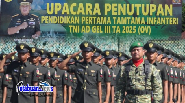 Bertindak selaku Komandan Upacara adalah Dansecata Rindam XIII/Merdeka Letkol Inf Ade R. W., S.I.P., M.H., M.Sc.,