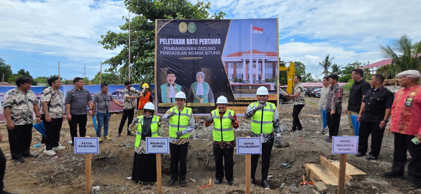 Bitung- Wali Kota Bitung Hengky Honandar, S.E. bersama Wakil Wali Kota Randito Maringka, S.Sos. menghadiri acara Peletakan Batu Pertama Pembangunan Gedung Pengadilan Agama Bitung, yang dilaksanakan pada Jumat, 6 Februari 2026 (18 Sya’ban 1447 H),