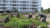 Personel Kodim 1310/Bitung kembali melaksanakan karya bakti pembersihan di kawasan Rusunawa Tangkoko, Kelurahan Manembo Nembo Tengah, Kecamatan Matuari, Kota Bitung, Sabtu (21/02/2026).