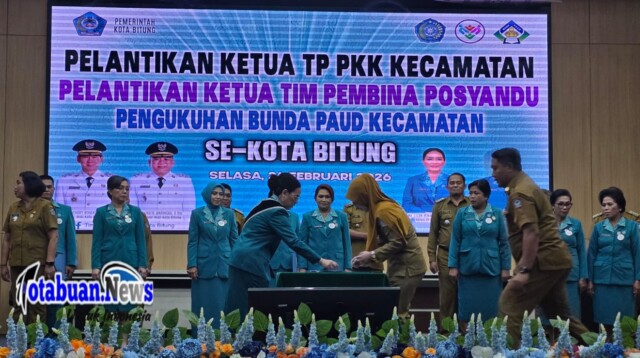 Ketua TP PKK Kota Bitung, Ny Ellen Honandar Sondakh, secara resmi melantik delapan Ketua PKK Kecamatan yang juga mengemban amanah sebagai Ketua Tim Pembina Posyandu dan Bunda PAUD Kecamatan se-Kota Bitung.