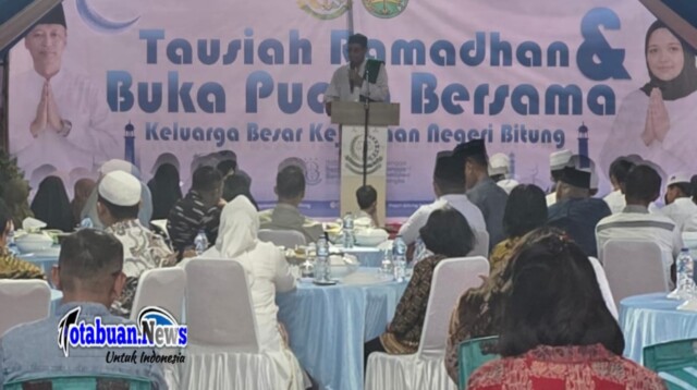 Bulan Suci Ramadan 1447 Hijriah, Kejaksaan Negeri Bitung menggelar kegiatan pembagian takjil dan buka puasa bersama. Jumat, 27/2/2026.