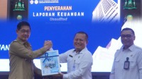 Walikota Bitung, Hengky Honandar saat penyerahan Laporan Keuangan Pemerintah Daerah (LKPD) Tahun Anggaran 2025 (Unaudited) di Kantor BPK RI Perwakilan Sulawesi Utara.