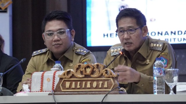 Wali Kota Bitung Hengky Honandar SE bersama Wakil Wali Kota Bitung Randito Maringka S.Sos. (Foto.Ist)