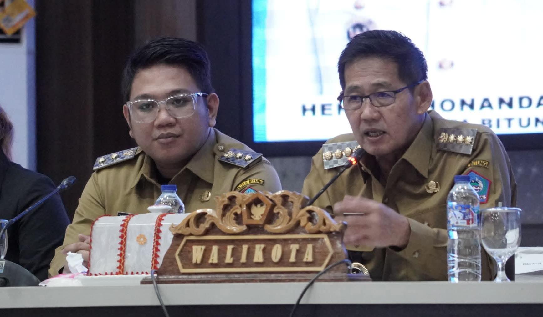 Wali Kota Bitung Hengky Honandar SE bersama Wakil Wali Kota Bitung Randito Maringka S.Sos. (Foto.Ist)