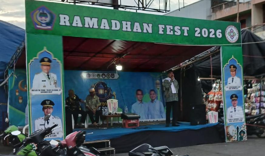 Ketua Asosiasi Pedagang Pasar Seluruh Indonesia (APPSI) Kota Bitung, KH Ust. Hairudin Bandu, S.Sos., turut menyampaikan tausiyah kepada masyarakat yang hadir.