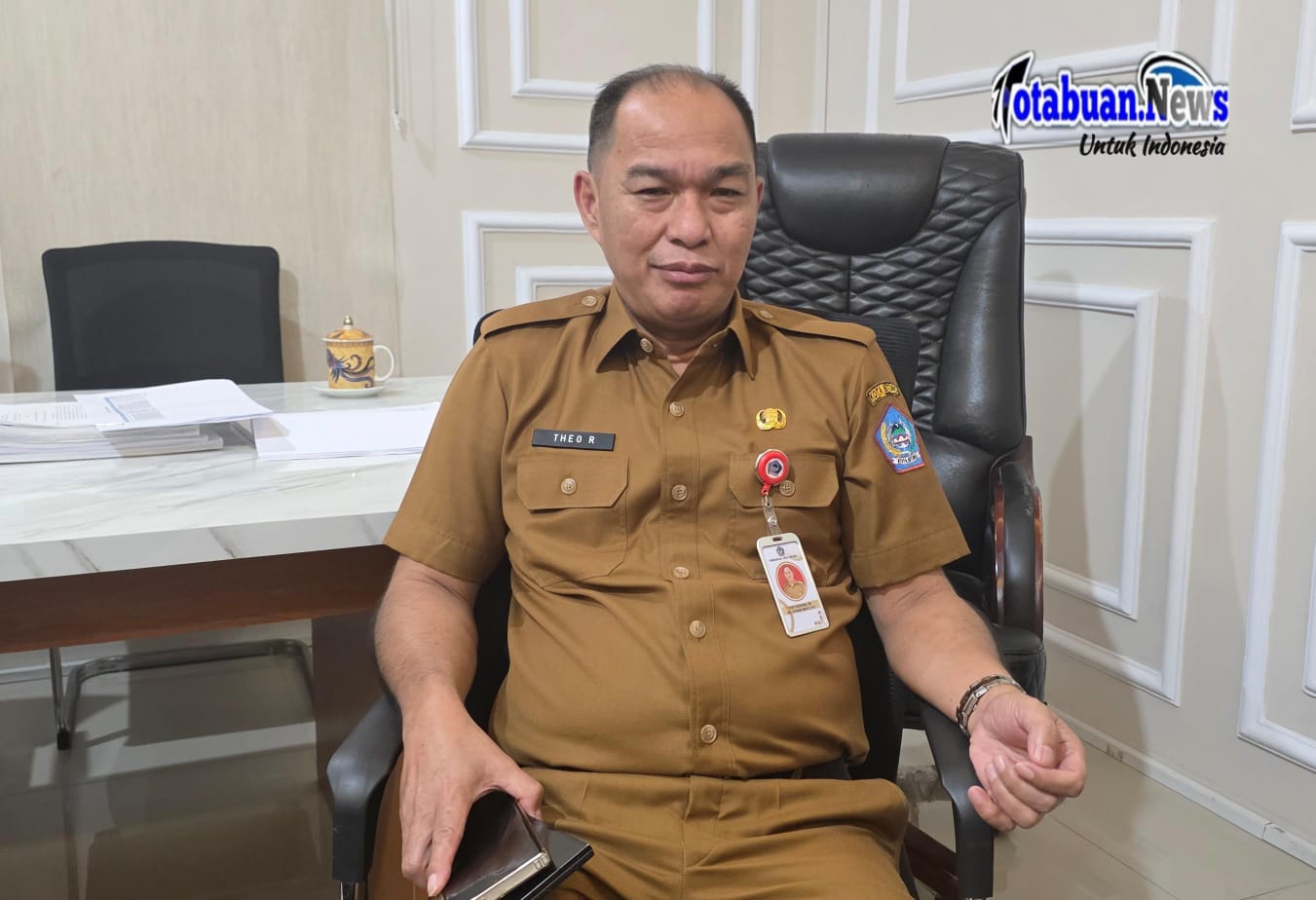 Kepala Badan Pendapatan Daerah (Bapenda) Kota Bitung, Theo Rorong, saat ditemui awak media. Senin, 6/4/2026. (Foto.mirawan)
