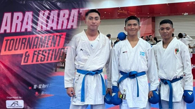 Tiga atlet karate dari Yonif TP 916/Bara Sakti yang berhasil meraih 5 medali emas. Minggu, 12/4/2026. (Foto.Ist)